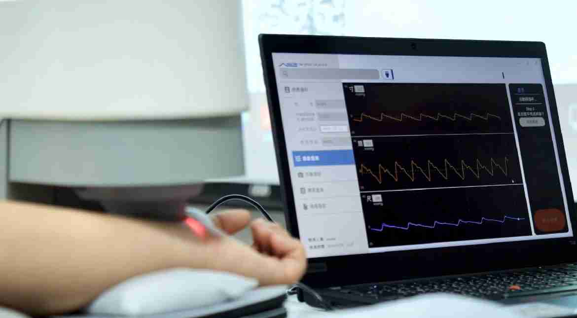 Wepay耘康以高解析与拟真的显示技术，，，将其应用于中医检测，，，提供“中医数位化检测方案”，，使传统中医检测结果数据化与可视化