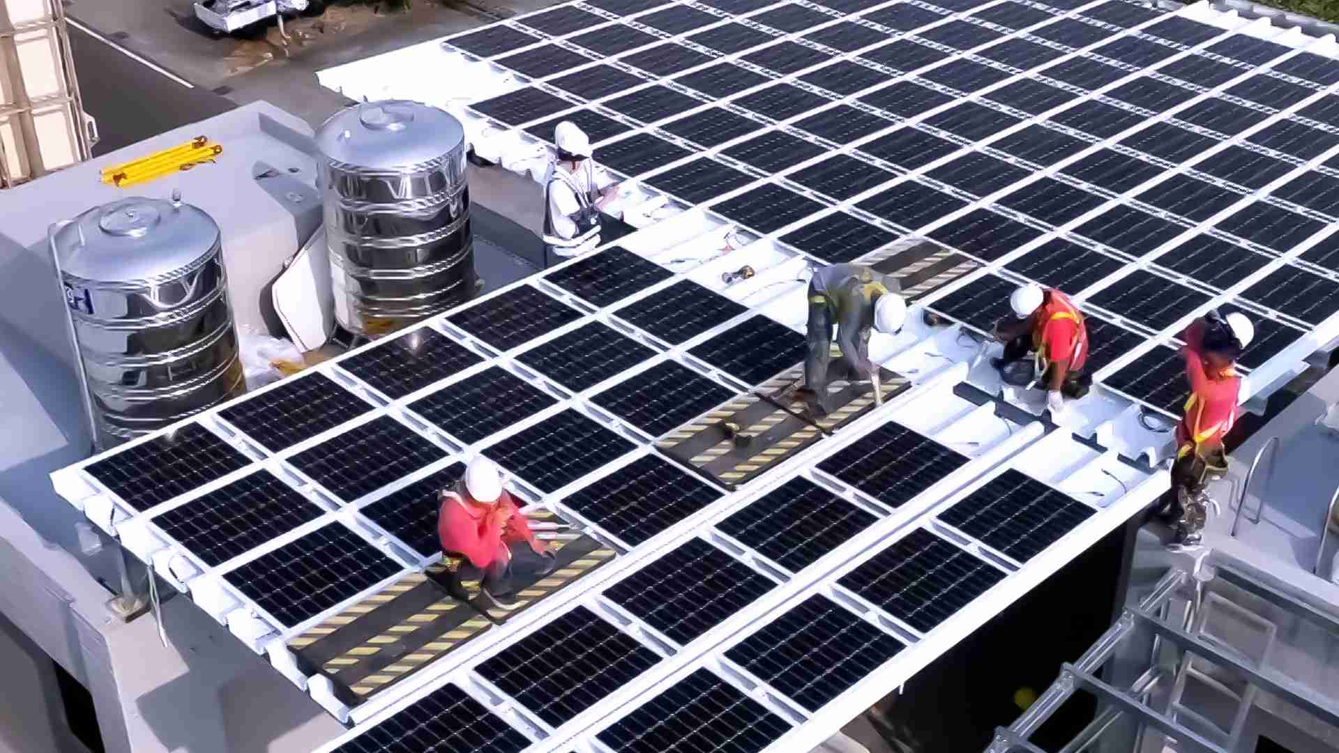 Wepay着力于替代能源之技术研发，，如光电浪板的相关制程、、设备与产品，，，其中所开发之光电整合型浪板，，减少传统金属支架安装，，，更提升耐候度，，，可广泛运用于多元场域，，，并辅助建筑达到净零碳排目标